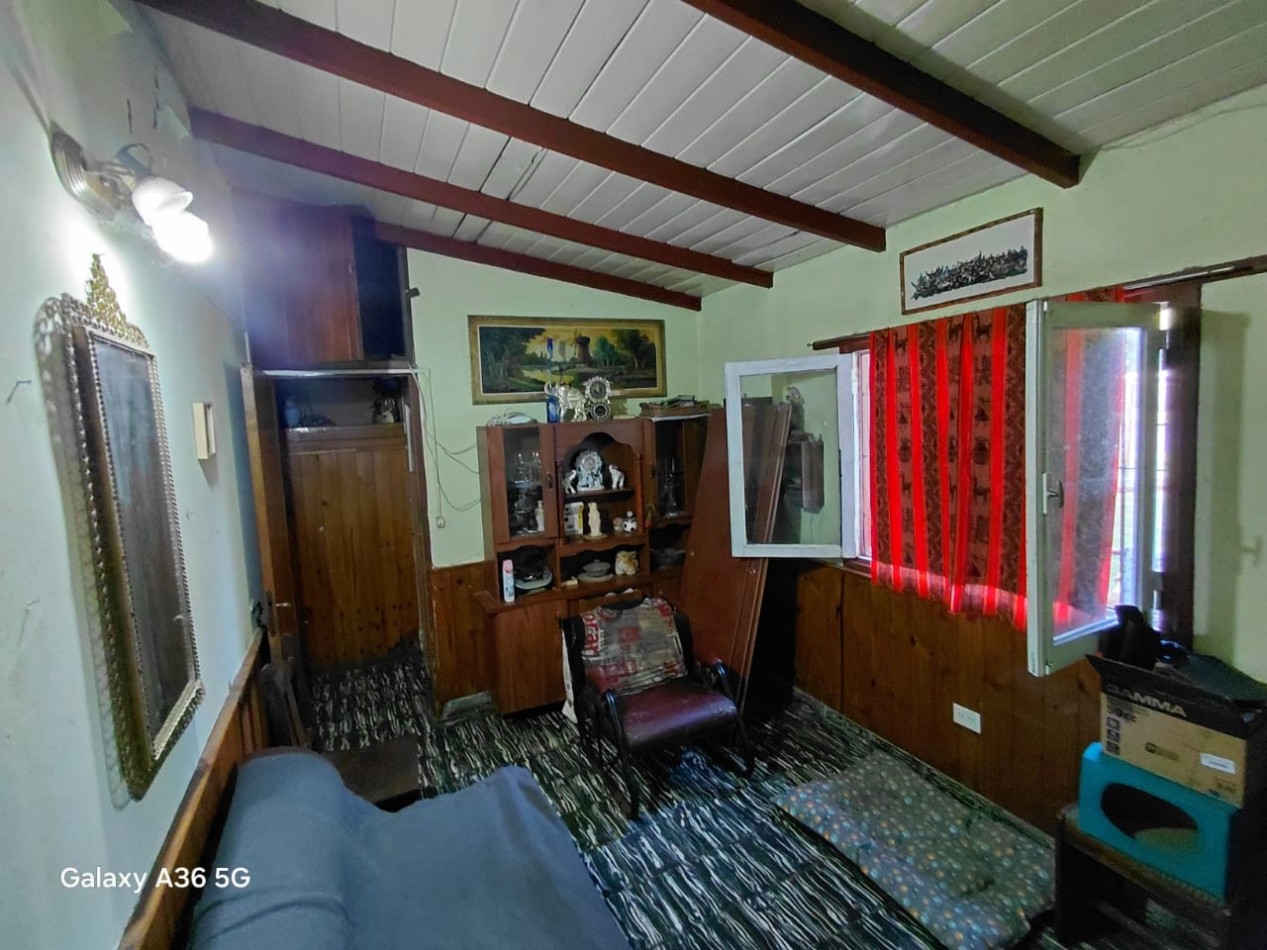 CASA  2 AMBIENTES  A REFACCIONAR, CON DEPARTAMENTO 2 AMBIENTES, GARAJE Y PARQUE ... OPORTUNIDAD!