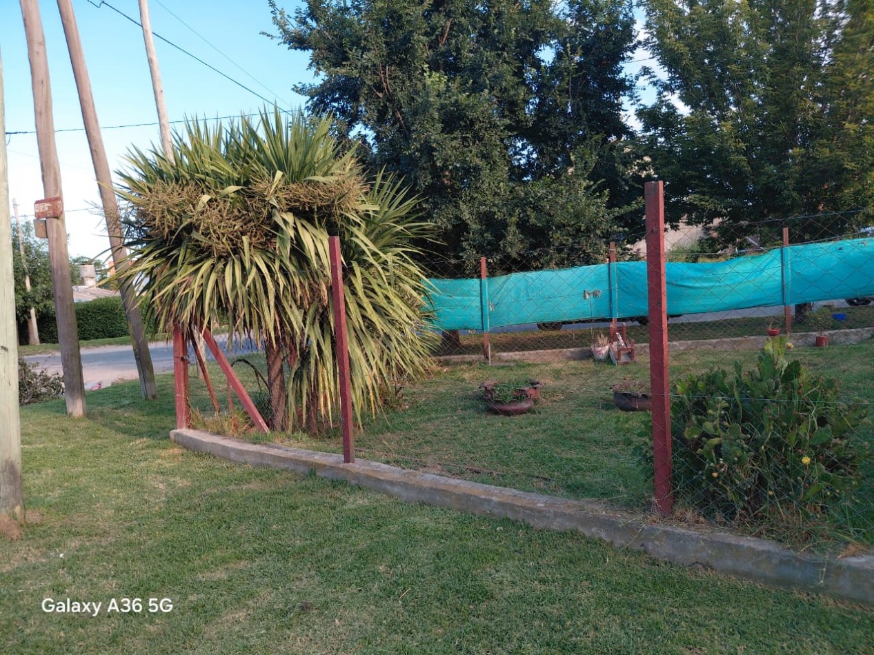 CASA  2 AMBIENTES  A REFACCIONAR, CON DEPARTAMENTO 2 AMBIENTES, GARAJE Y PARQUE ... OPORTUNIDAD!