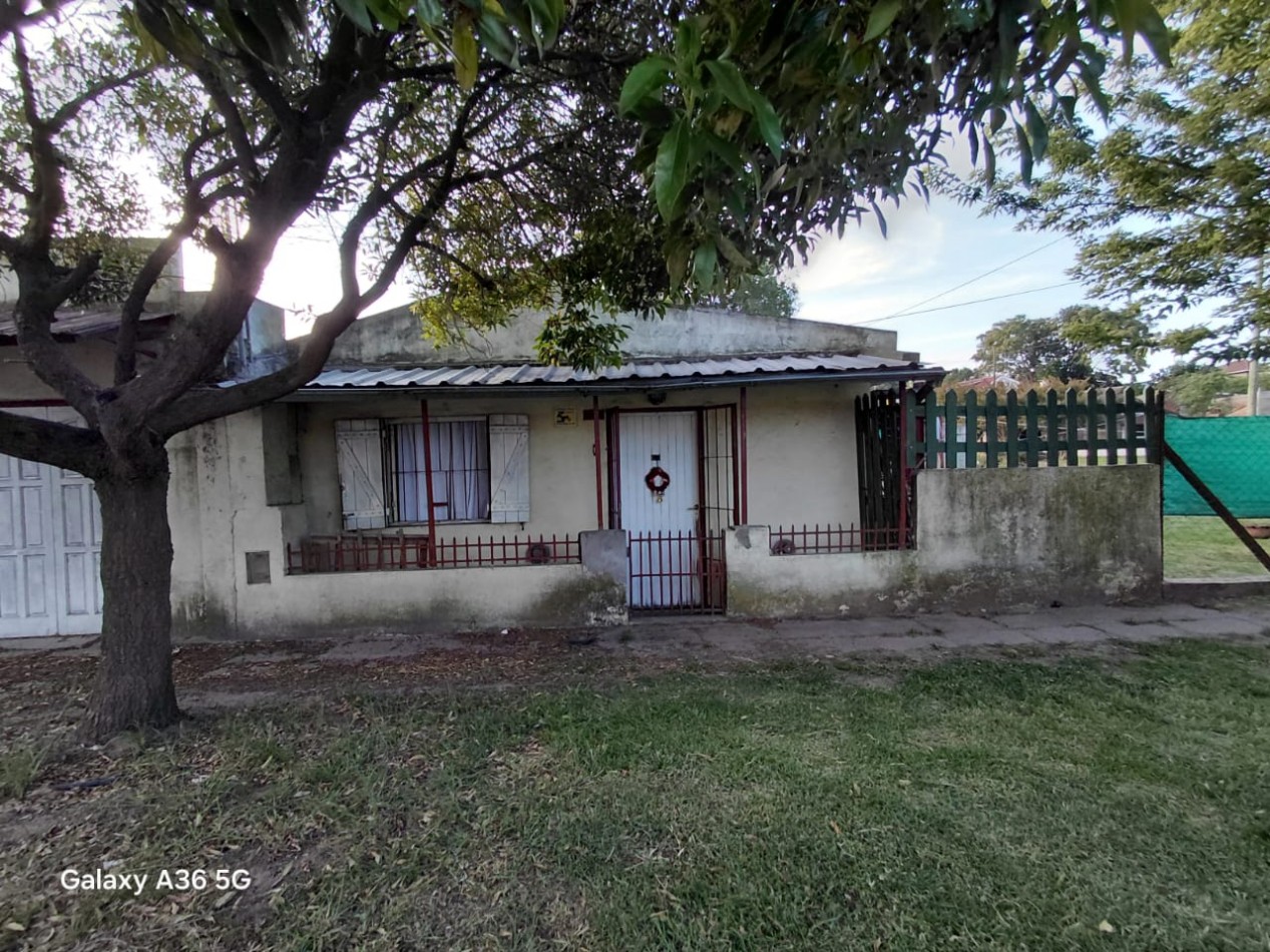 CASA  2 AMBIENTES  A REFACCIONAR, CON DEPARTAMENTO 2 AMBIENTES, GARAJE Y PARQUE ... OPORTUNIDAD!