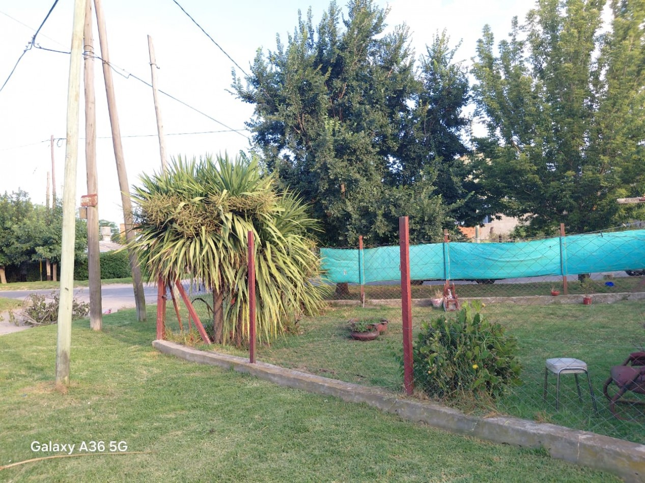 CASA  2 AMBIENTES  A REFACCIONAR, CON DEPARTAMENTO 2 AMBIENTES, GARAJE Y PARQUE ... OPORTUNIDAD!