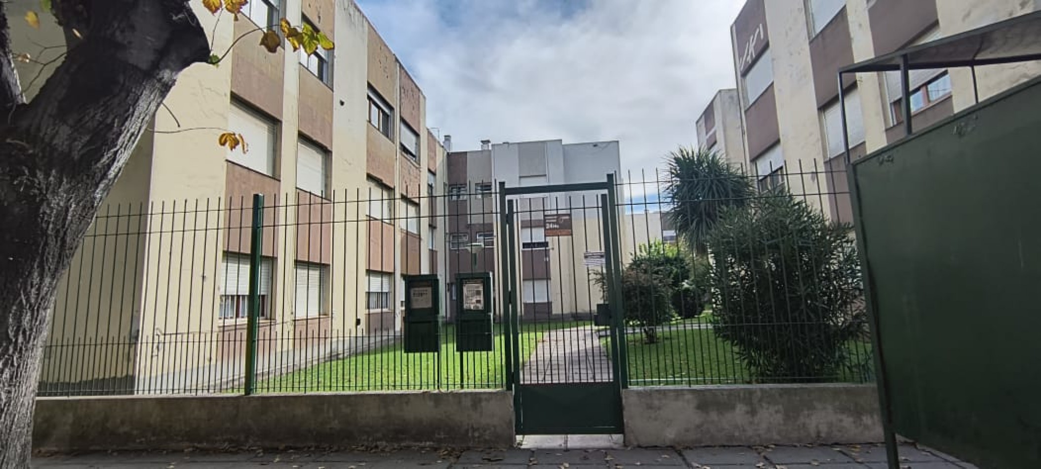 DEPARTAMENTO TRES AMBIENTES MUY LUMINOSO Y CON ESPACIO DE COCHERA