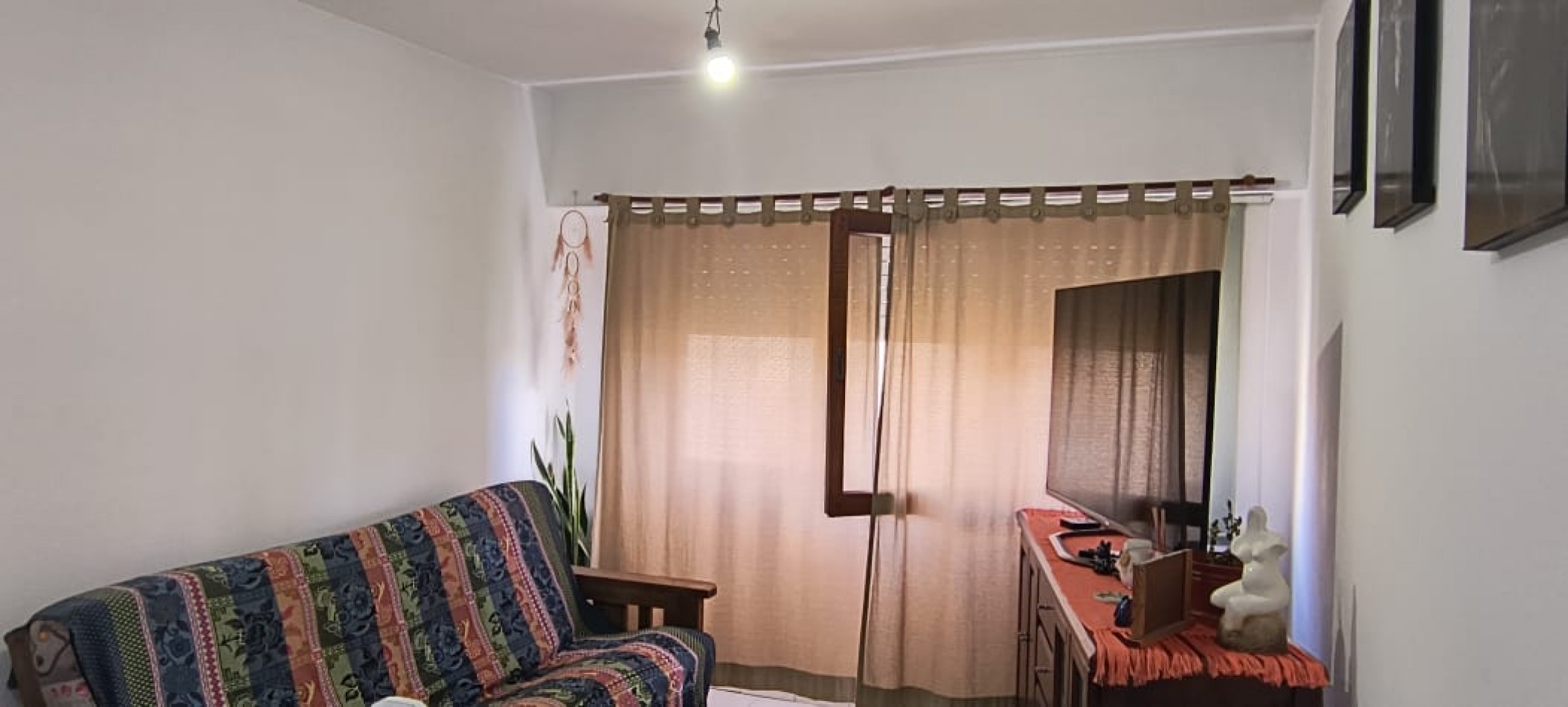 DEPARTAMENTO TRES AMBIENTES MUY LUMINOSO Y CON ESPACIO DE COCHERA