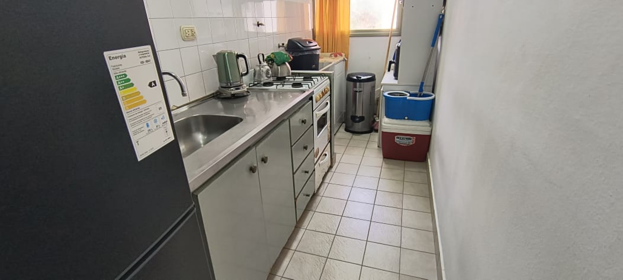 DEPARTAMENTO TRES AMBIENTES MUY LUMINOSO Y CON ESPACIO DE COCHERA