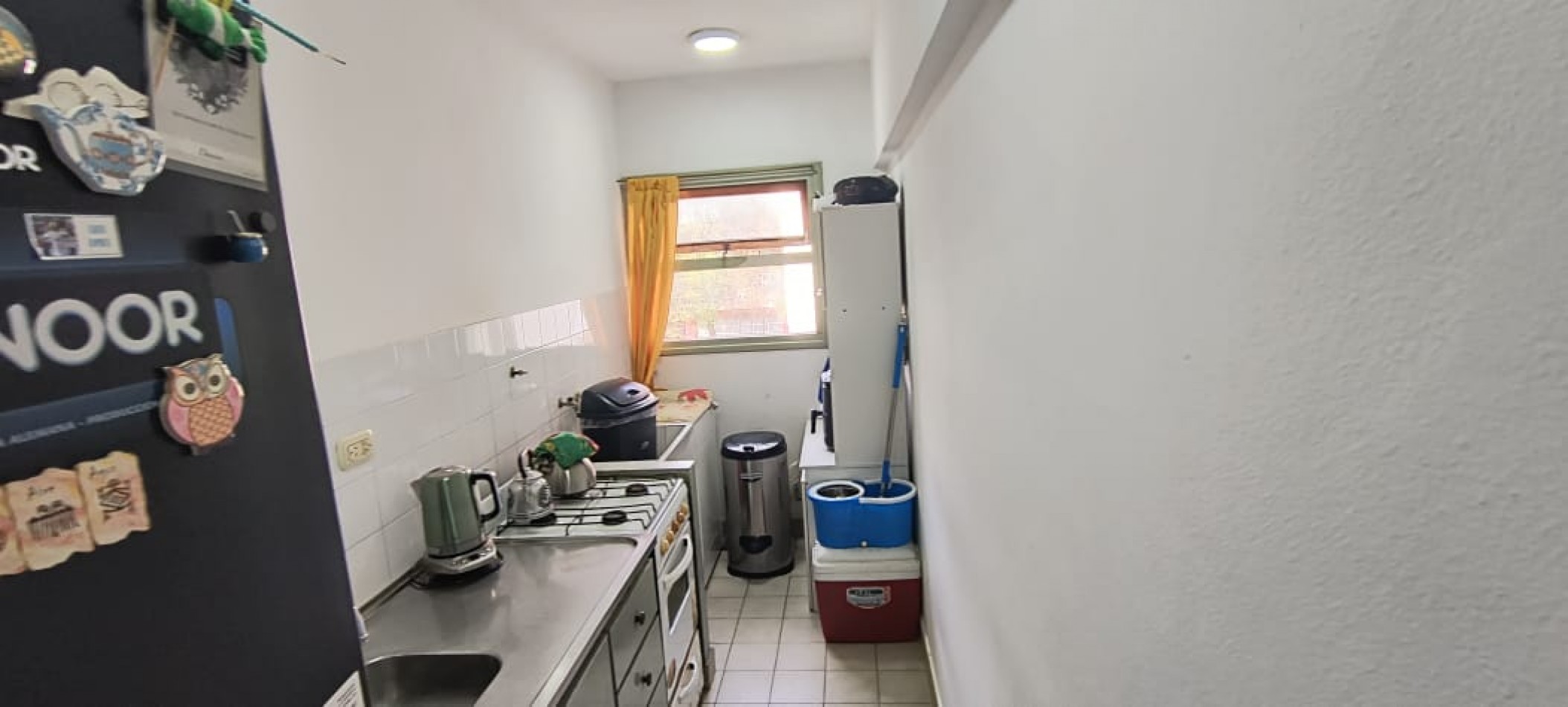 DEPARTAMENTO TRES AMBIENTES MUY LUMINOSO Y CON ESPACIO DE COCHERA