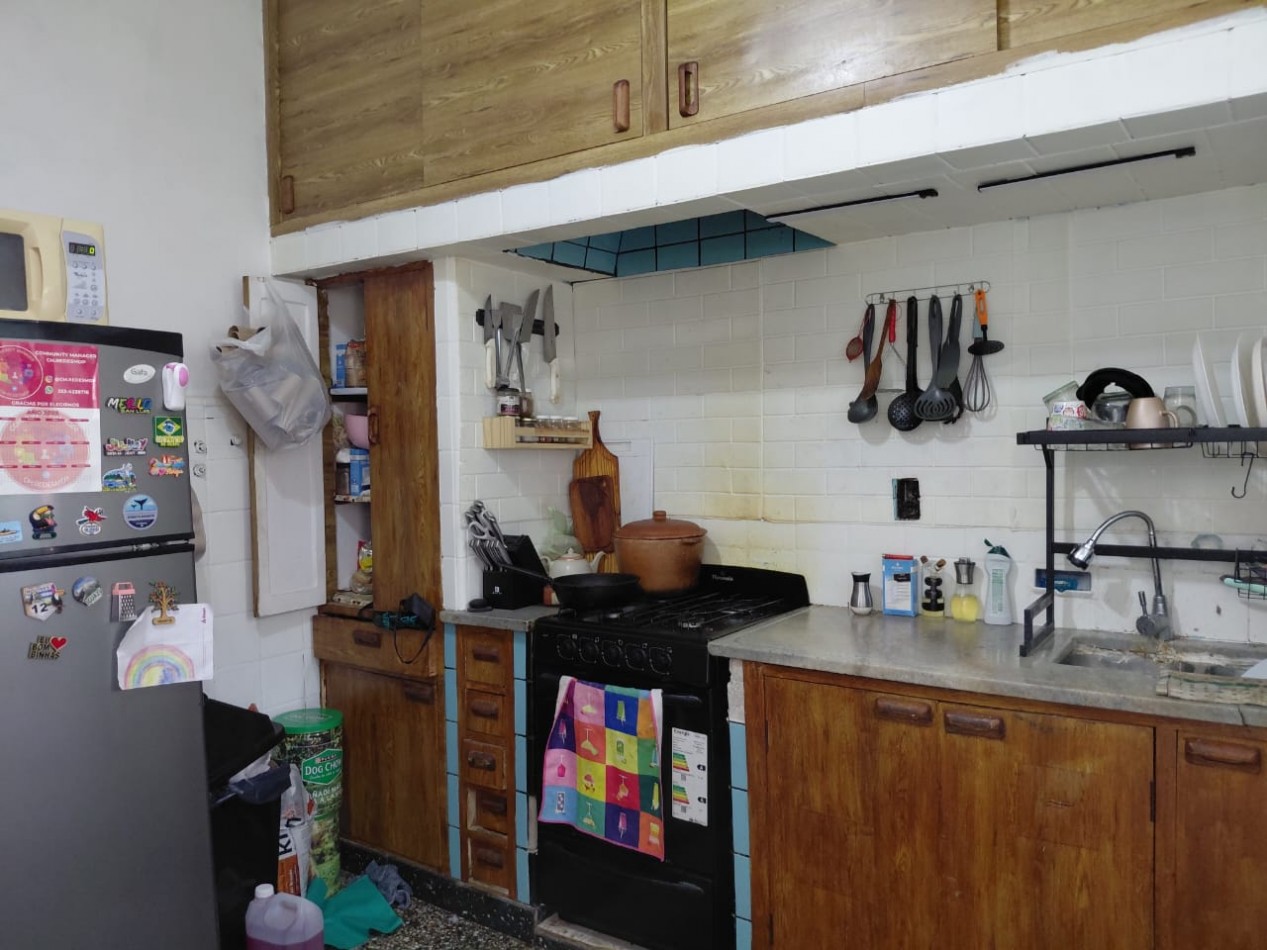 CHALET TRES AMBIENTES EN ESQUINA CON CONSTRUCCION PARA LOCAL