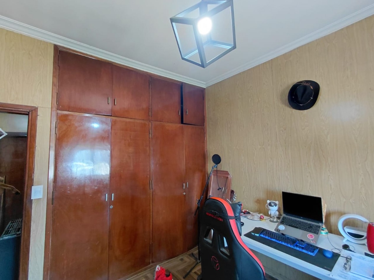 CHALET TRES AMBIENTES EN ESQUINA CON CONSTRUCCION PARA LOCAL