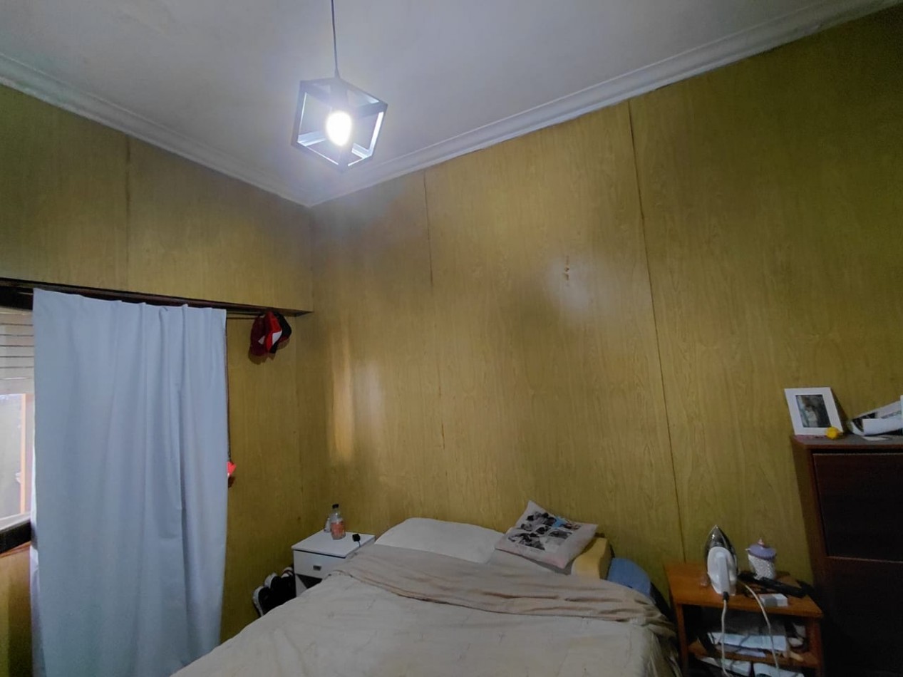 CHALET TRES AMBIENTES EN ESQUINA CON CONSTRUCCION PARA LOCAL