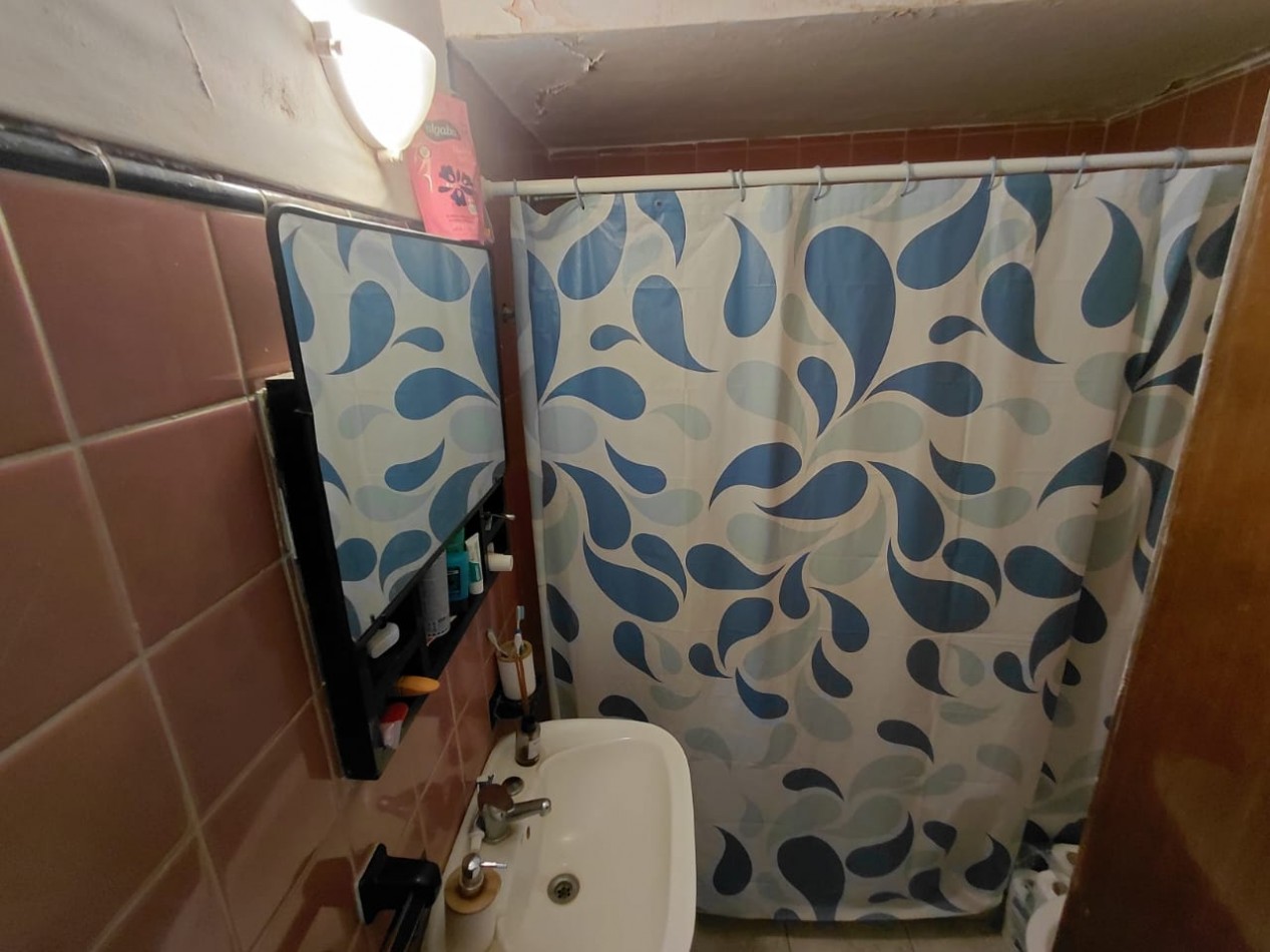 CHALET TRES AMBIENTES EN ESQUINA CON CONSTRUCCION PARA LOCAL