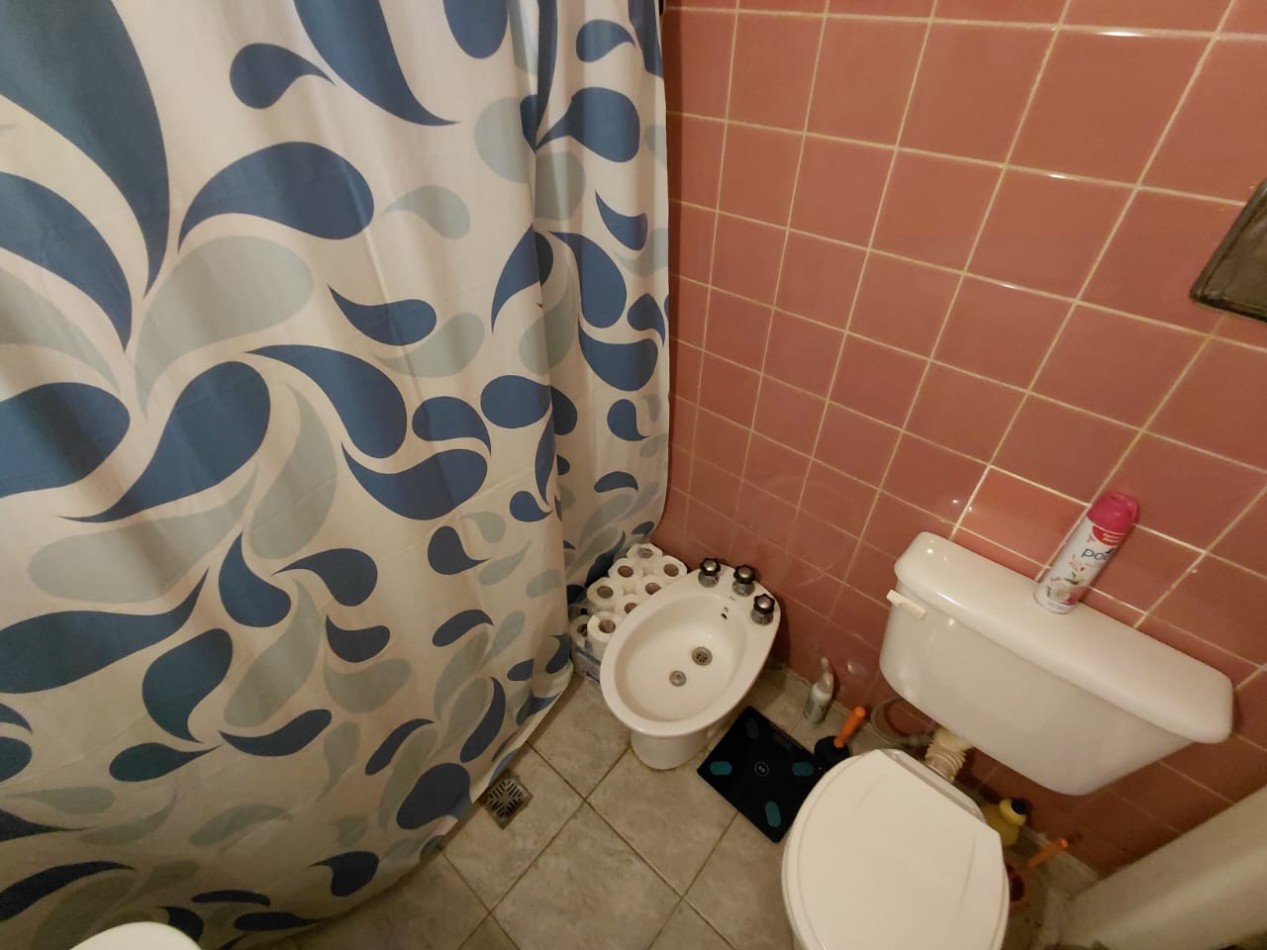 CHALET TRES AMBIENTES EN ESQUINA CON CONSTRUCCION PARA LOCAL