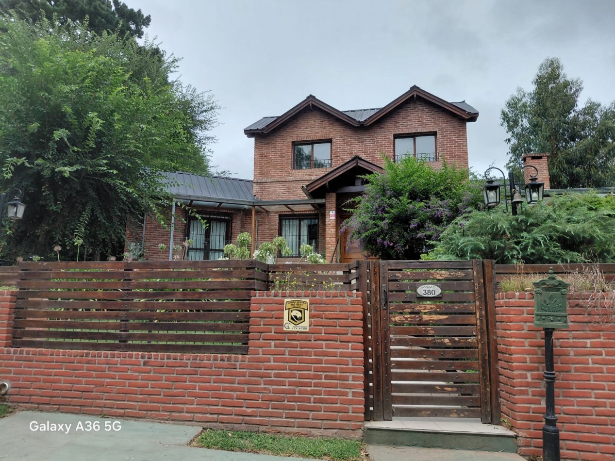 VENTA CASA  6 AMBIENTES  SIERRA DE LOS PADRES