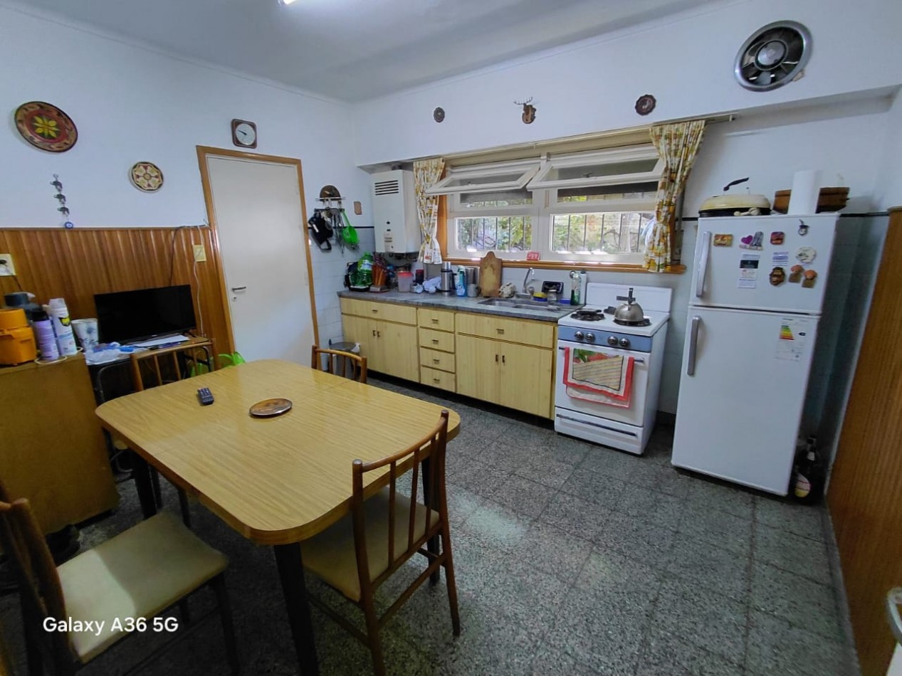 VENTA CHALET 4 AMBIENTES  EN PUNTA MOGOTES A DOS CUADRAS DEL MAR OPORTUNIDAD !!!