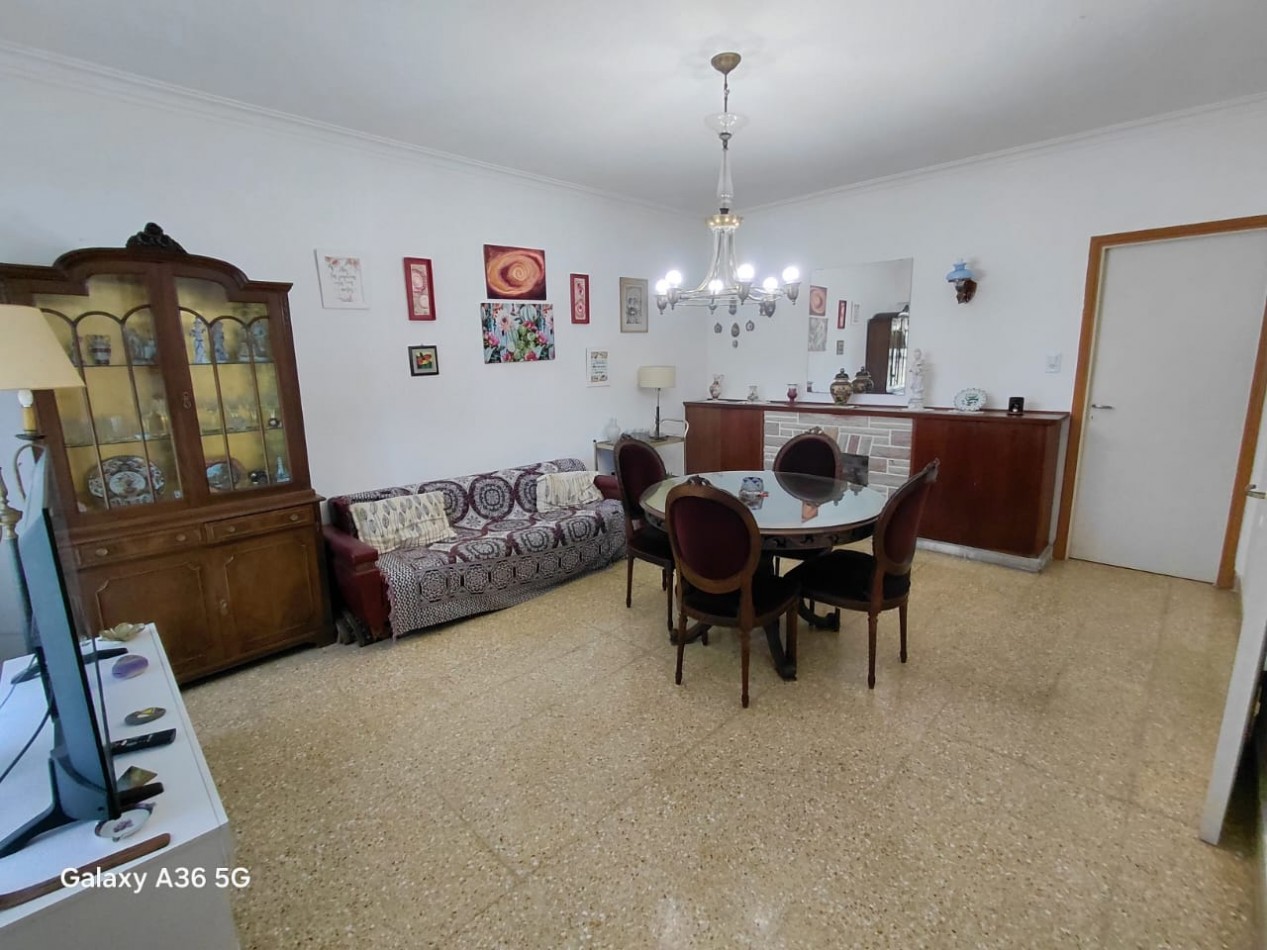 VENTA CHALET 4 AMBIENTES  EN PUNTA MOGOTES A DOS CUADRAS DEL MAR OPORTUNIDAD !!!