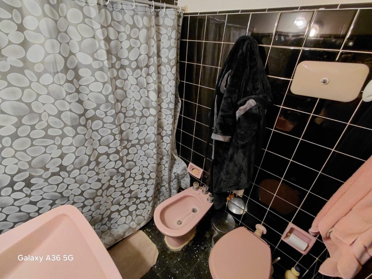 VENTA CHALET 4 AMBIENTES  EN PUNTA MOGOTES A DOS CUADRAS DEL MAR OPORTUNIDAD !!!