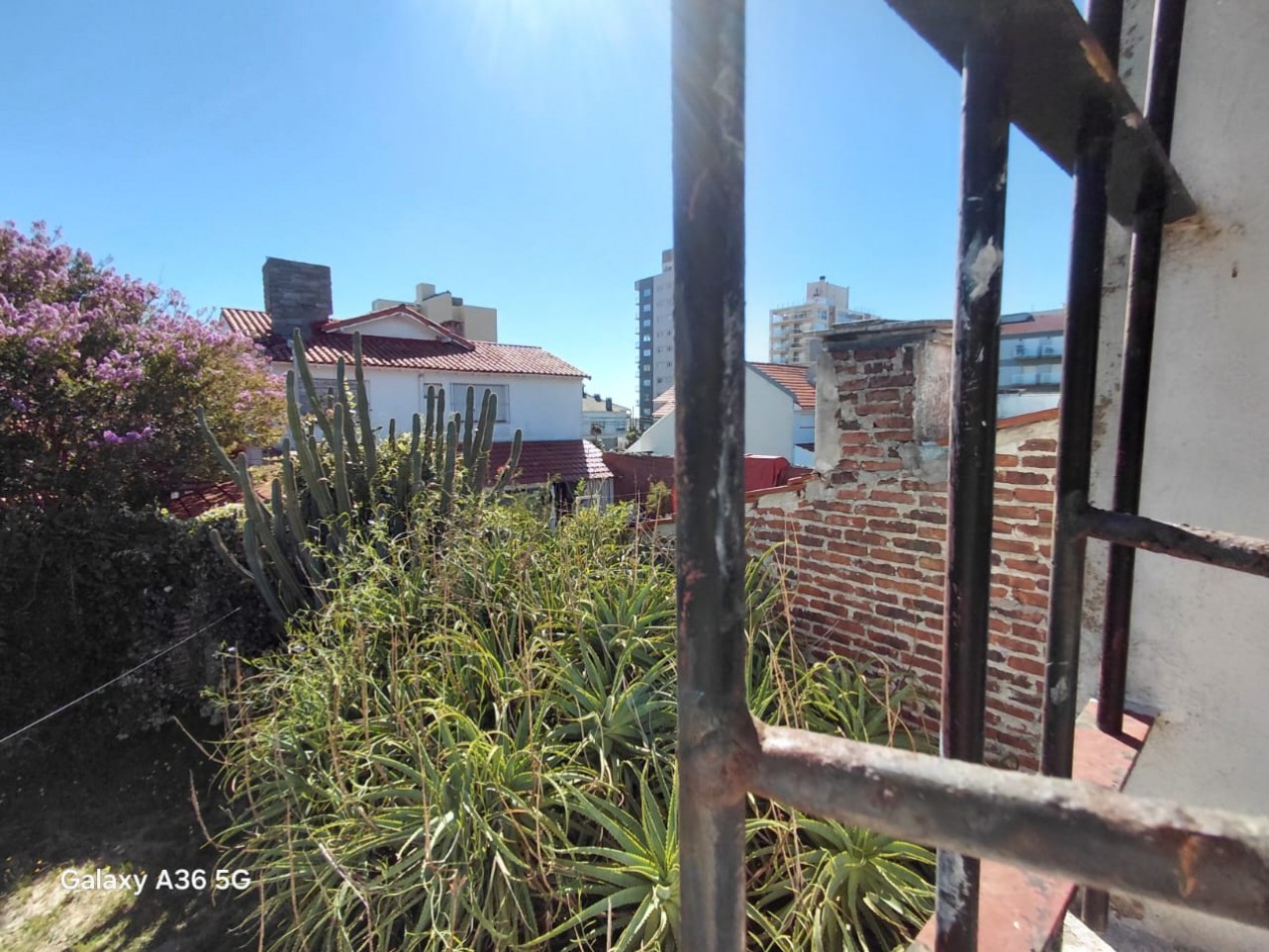 VENTA CHALET 4 AMBIENTES  EN PUNTA MOGOTES A DOS CUADRAS DEL MAR OPORTUNIDAD !!!