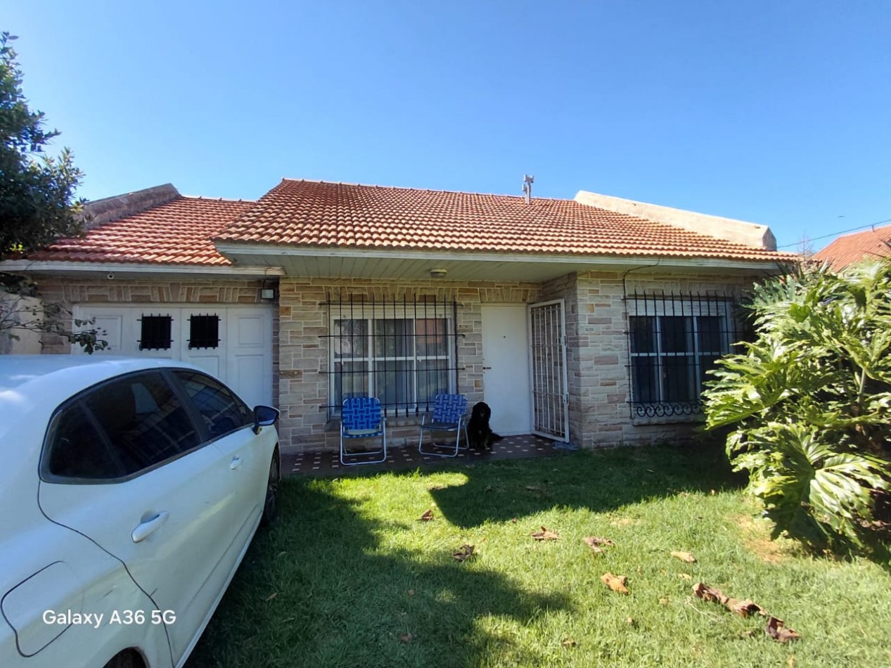 VENTA CHALET 4 AMBIENTES  EN PUNTA MOGOTES A DOS CUADRAS DEL MAR OPORTUNIDAD !!!