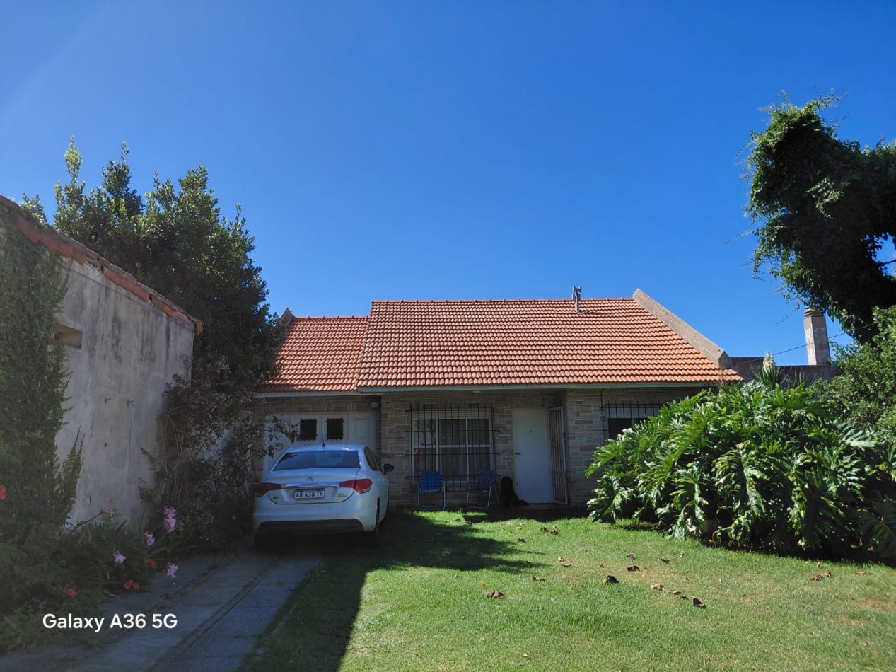 VENTA CHALET 4 AMBIENTES  EN PUNTA MOGOTES A DOS CUADRAS DEL MAR OPORTUNIDAD !!!