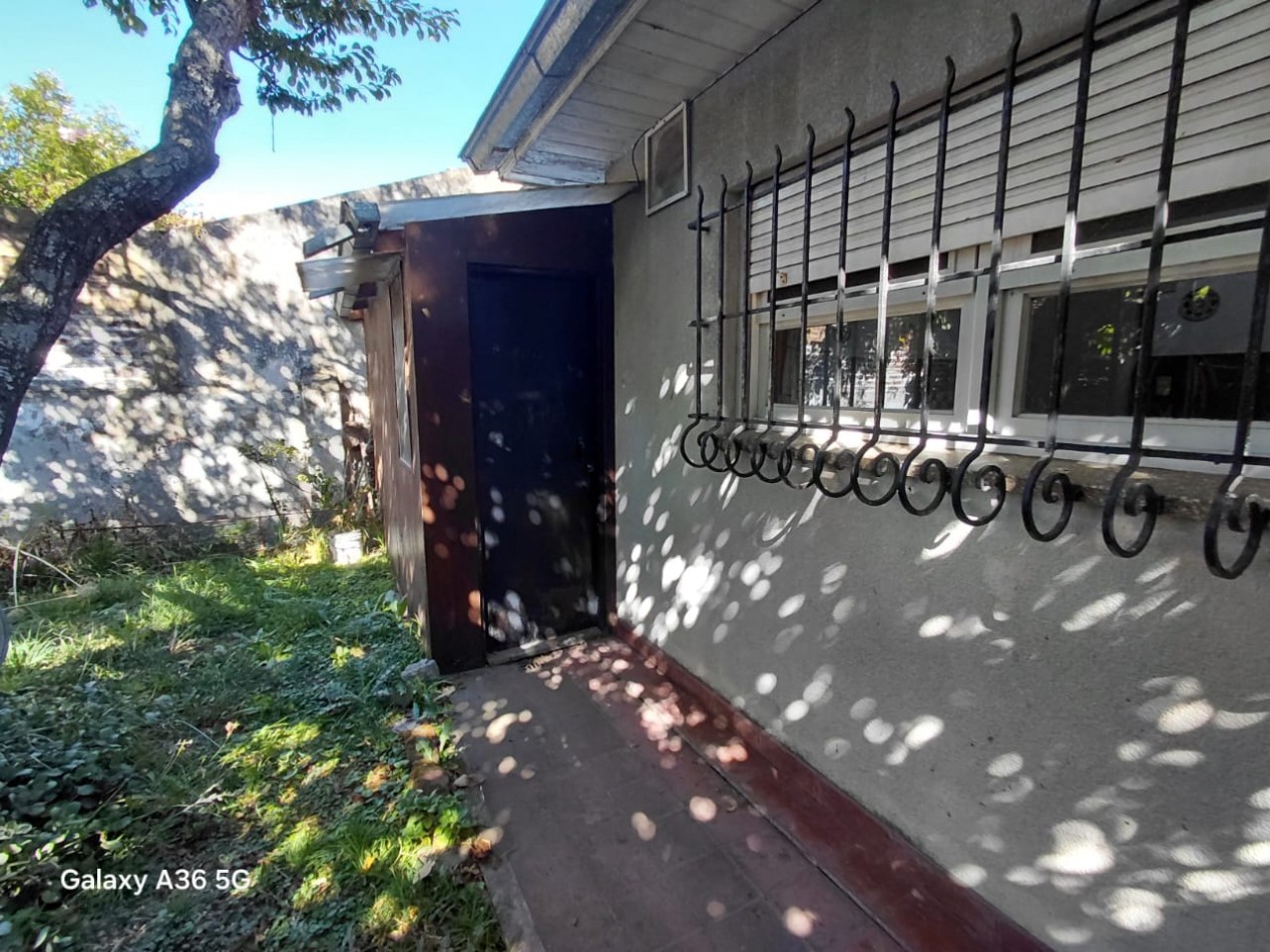 VENTA CHALET 4 AMBIENTES  EN PUNTA MOGOTES A DOS CUADRAS DEL MAR OPORTUNIDAD !!!