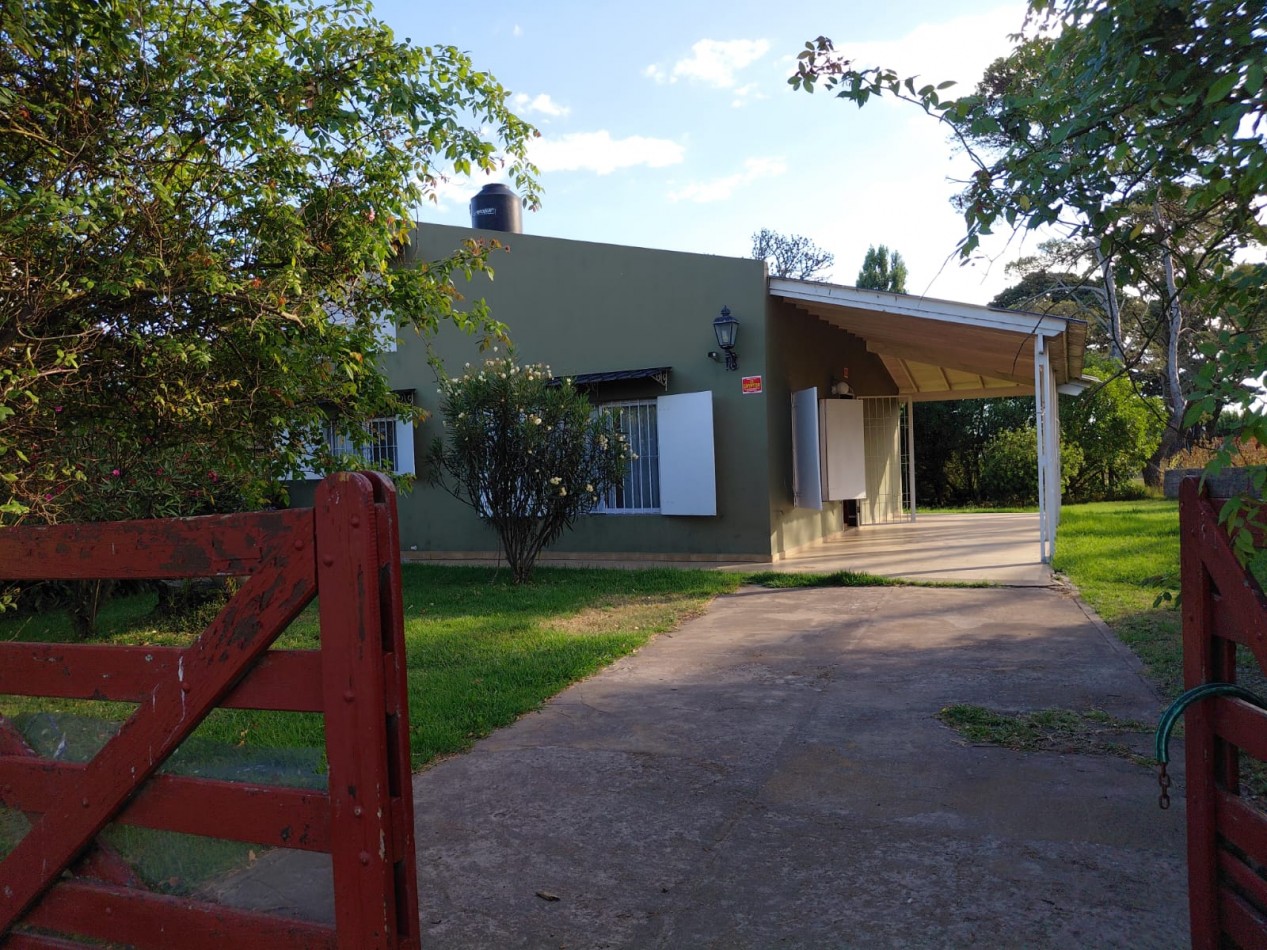 VENTA CASA TRES AMBIENTES CON GALERIA Y PARQUE   EN BARRIO ACANTILADOS