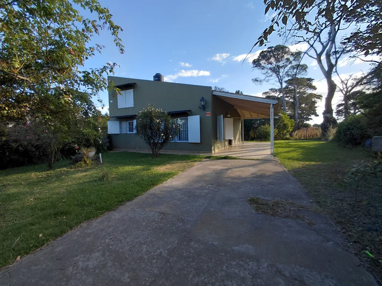 VENTA CASA TRES AMBIENTES CON GALERIA Y PARQUE   EN BARRIO ACANTILADOS