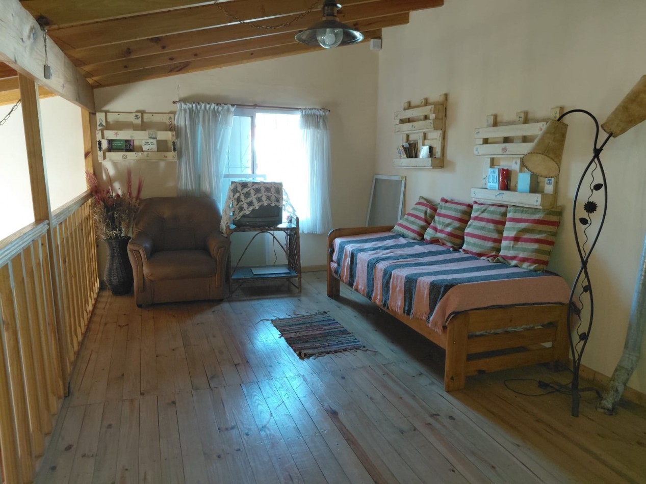 VENTA CASA TRES AMBIENTES CON GALERIA Y PARQUE   EN BARRIO ACANTILADOS