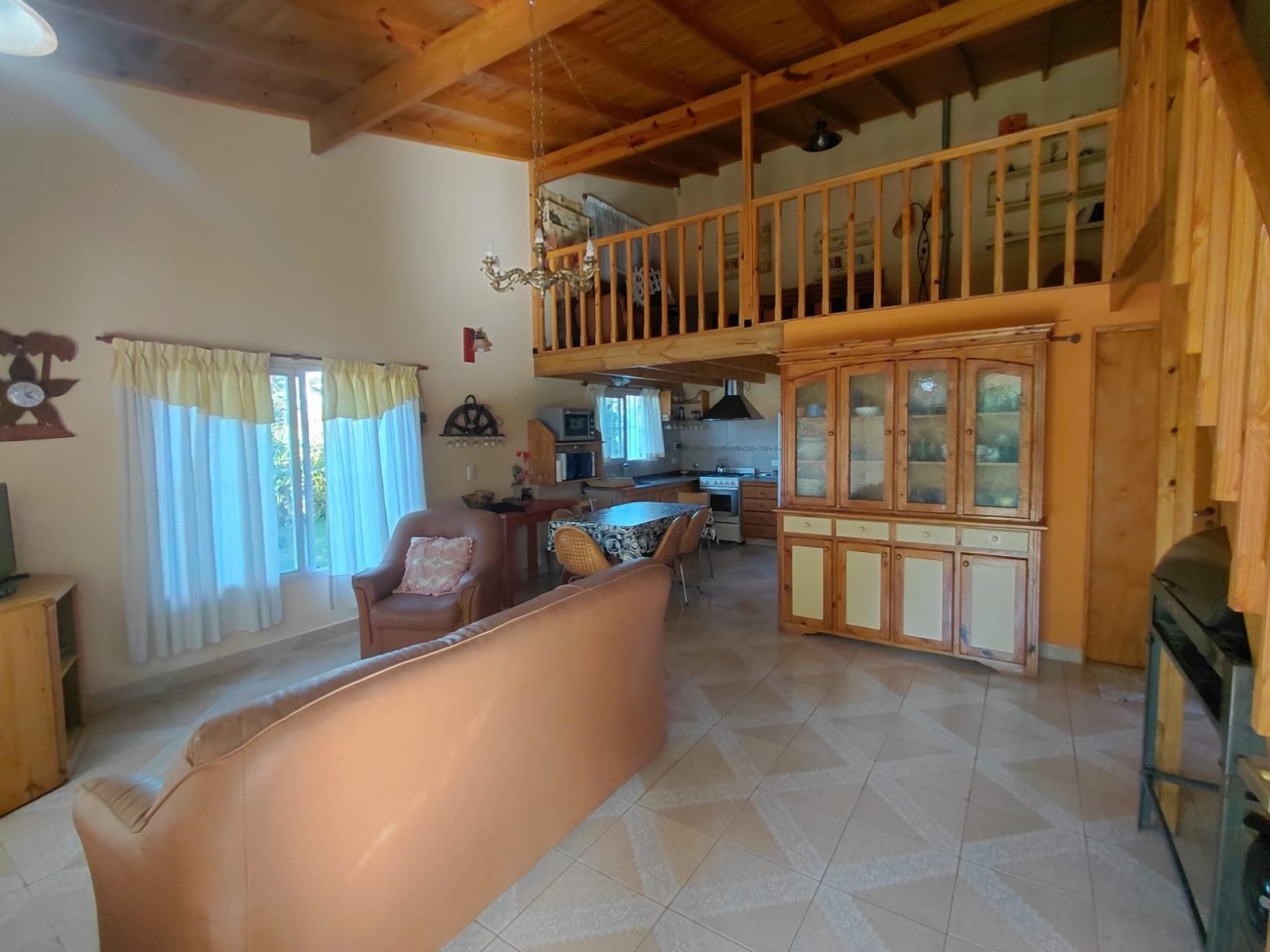 VENTA CASA TRES AMBIENTES CON GALERIA Y PARQUE   EN BARRIO ACANTILADOS