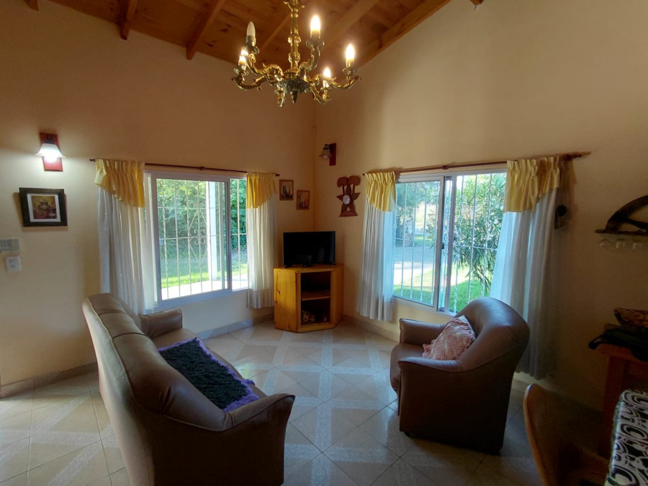 VENTA CASA TRES AMBIENTES CON GALERIA Y PARQUE   EN BARRIO ACANTILADOS