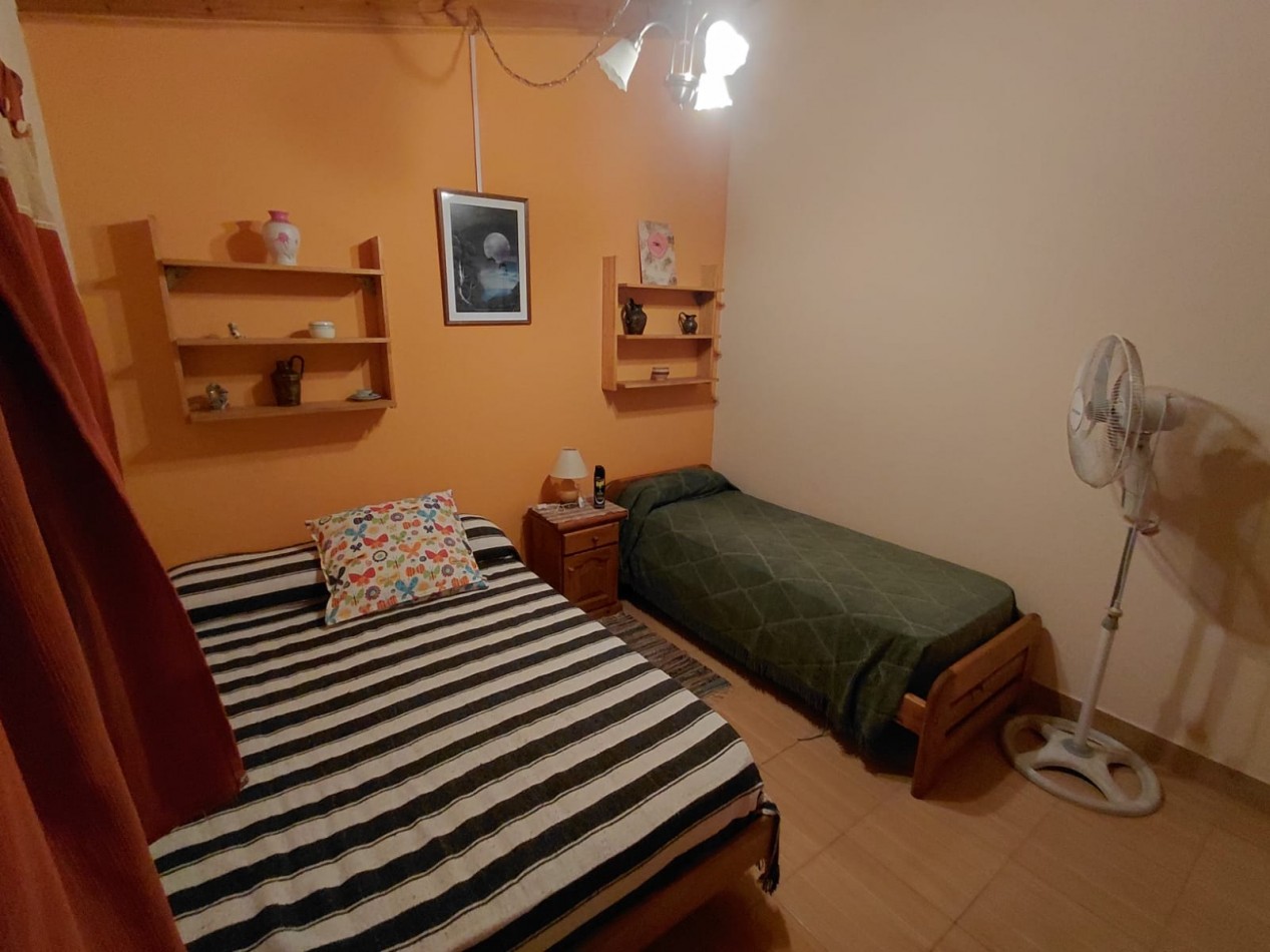 VENTA CASA TRES AMBIENTES CON GALERIA Y PARQUE   EN BARRIO ACANTILADOS