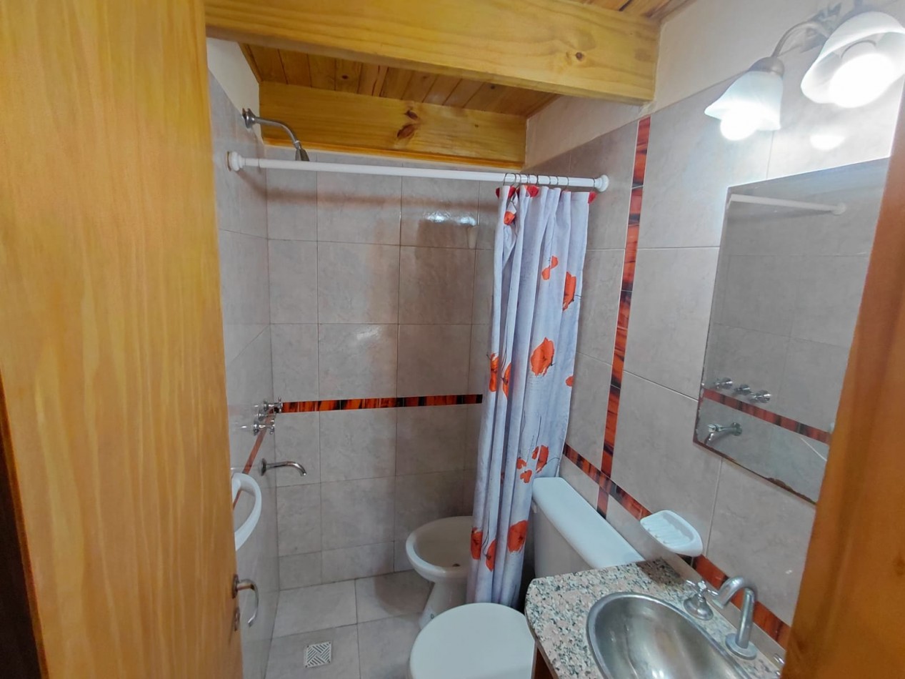 VENTA CASA TRES AMBIENTES CON GALERIA Y PARQUE   EN BARRIO ACANTILADOS