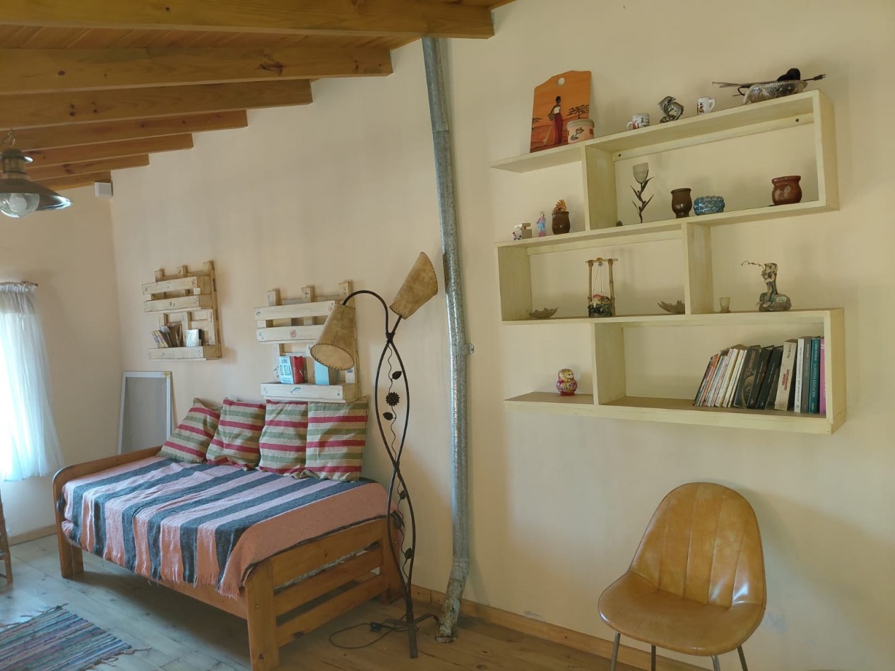 VENTA CASA TRES AMBIENTES CON GALERIA Y PARQUE   EN BARRIO ACANTILADOS