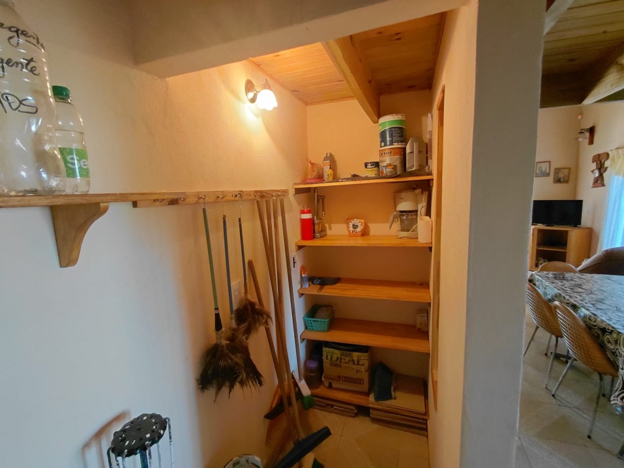 VENTA CASA TRES AMBIENTES CON GALERIA Y PARQUE   EN BARRIO ACANTILADOS