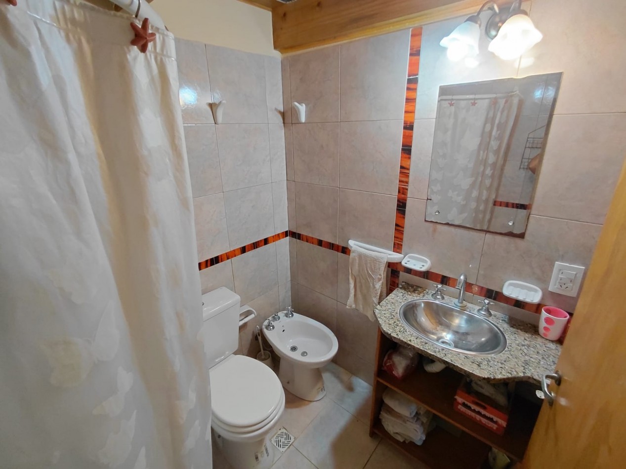 VENTA CASA TRES AMBIENTES CON GALERIA Y PARQUE   EN BARRIO ACANTILADOS