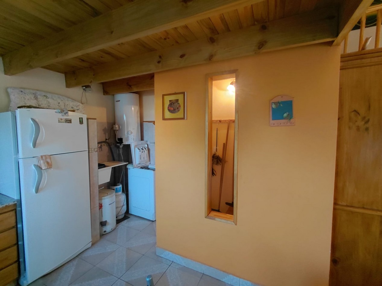 VENTA CASA TRES AMBIENTES CON GALERIA Y PARQUE   EN BARRIO ACANTILADOS