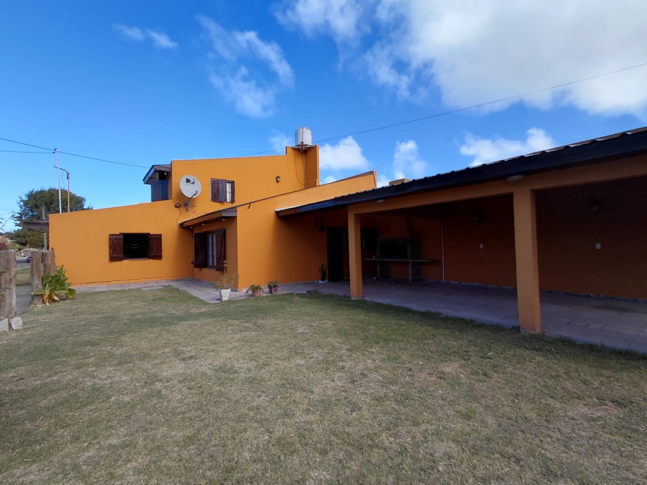 VENTA CASA EN BARRIO PLAYA SERENA EN DOS PLANTAS CON GALERIA Y JARDIN