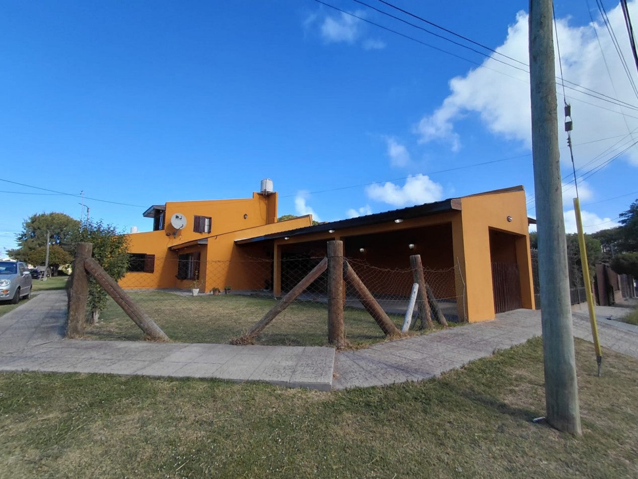 VENTA CASA EN BARRIO PLAYA SERENA EN DOS PLANTAS CON GALERIA Y JARDIN