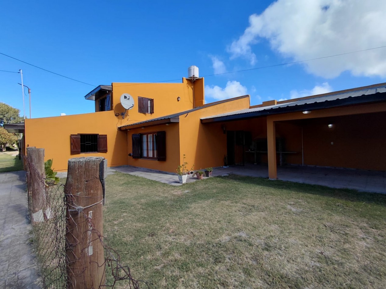 VENTA CASA EN BARRIO PLAYA SERENA EN DOS PLANTAS CON GALERIA Y JARDIN