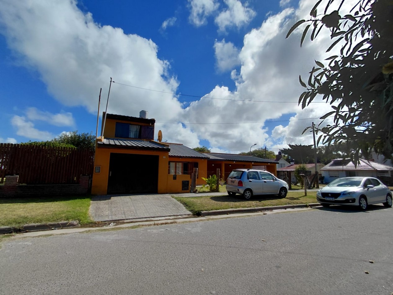 VENTA CASA EN BARRIO PLAYA SERENA EN DOS PLANTAS CON GALERIA Y JARDIN