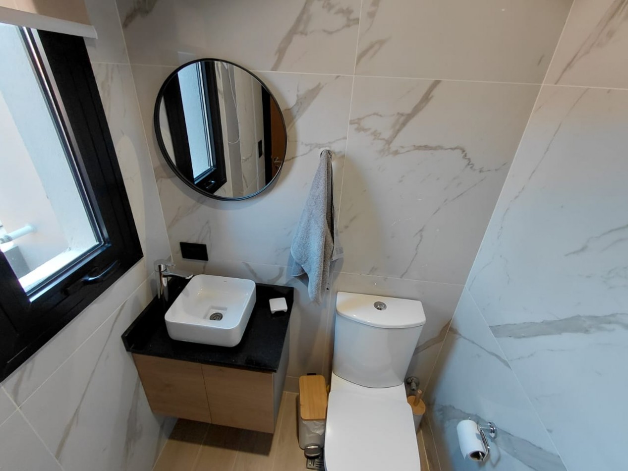 DEPARTAMENTO AL FRENTE CON BALCON SALIENTE ,COCHERA, AMUEBLADO Y AMENITIES