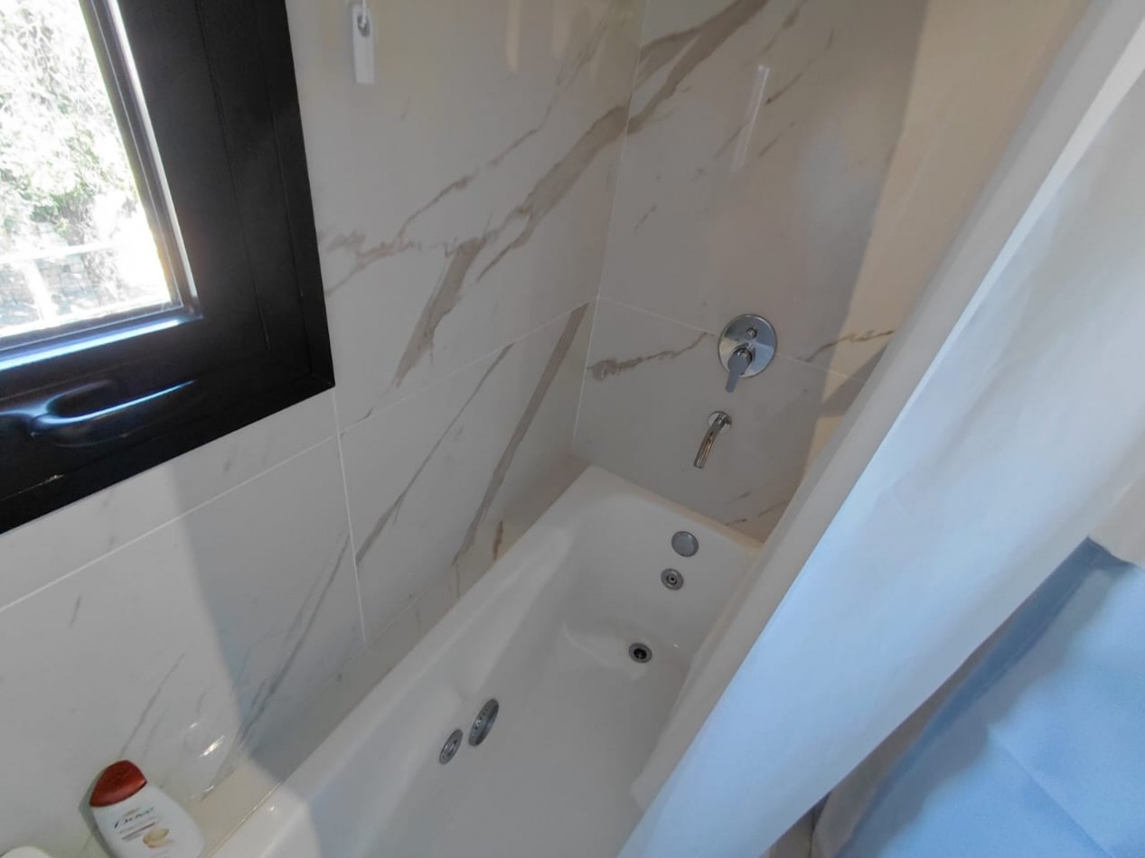 DEPARTAMENTO AL FRENTE CON BALCON SALIENTE ,COCHERA, AMUEBLADO Y AMENITIES