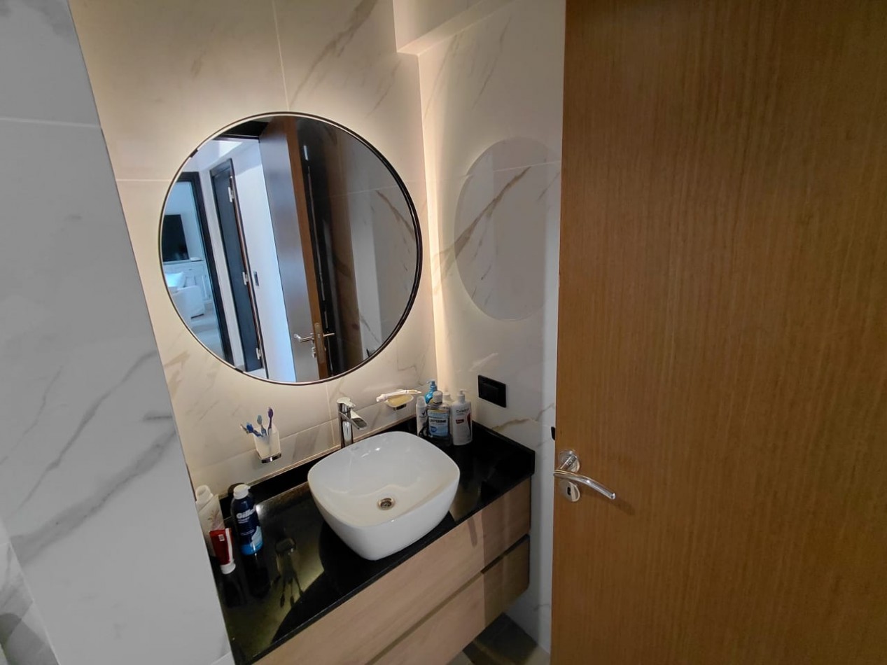 DEPARTAMENTO AL FRENTE CON BALCON SALIENTE ,COCHERA, AMUEBLADO Y AMENITIES