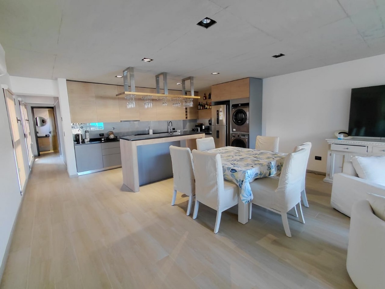 DEPARTAMENTO AL FRENTE CON BALCON SALIENTE ,COCHERA, AMUEBLADO Y AMENITIES