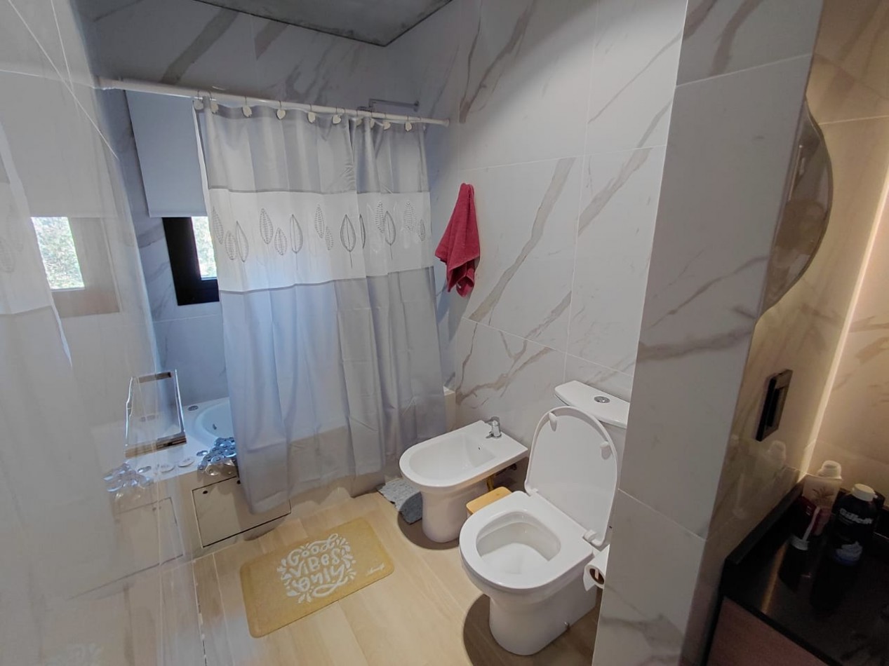 DEPARTAMENTO AL FRENTE CON BALCON SALIENTE ,COCHERA, AMUEBLADO Y AMENITIES