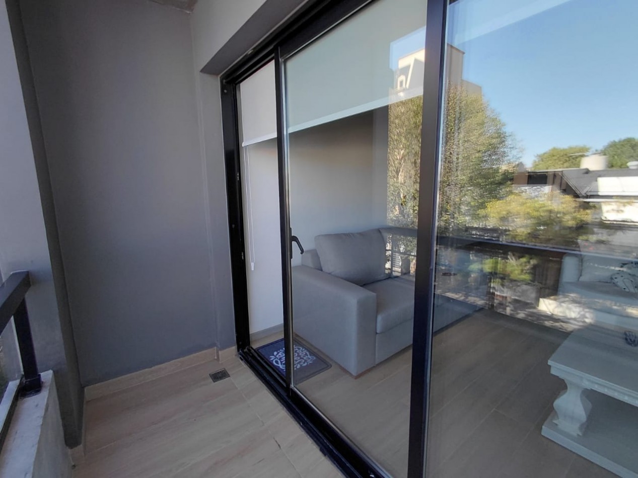 DEPARTAMENTO AL FRENTE CON BALCON SALIENTE ,COCHERA, AMUEBLADO Y AMENITIES