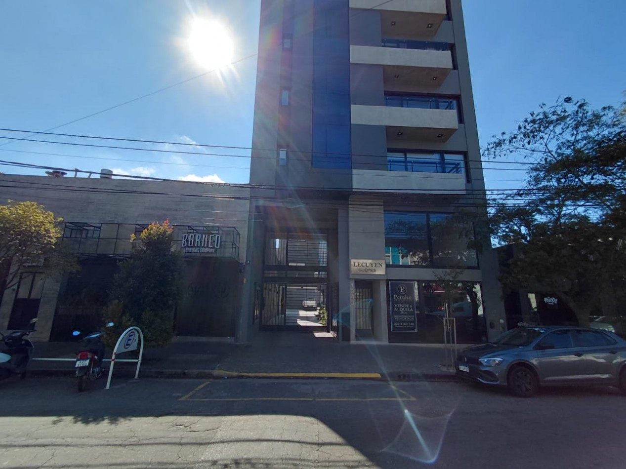 DEPARTAMENTO AL FRENTE CON BALCON SALIENTE ,COCHERA, AMUEBLADO Y AMENITIES