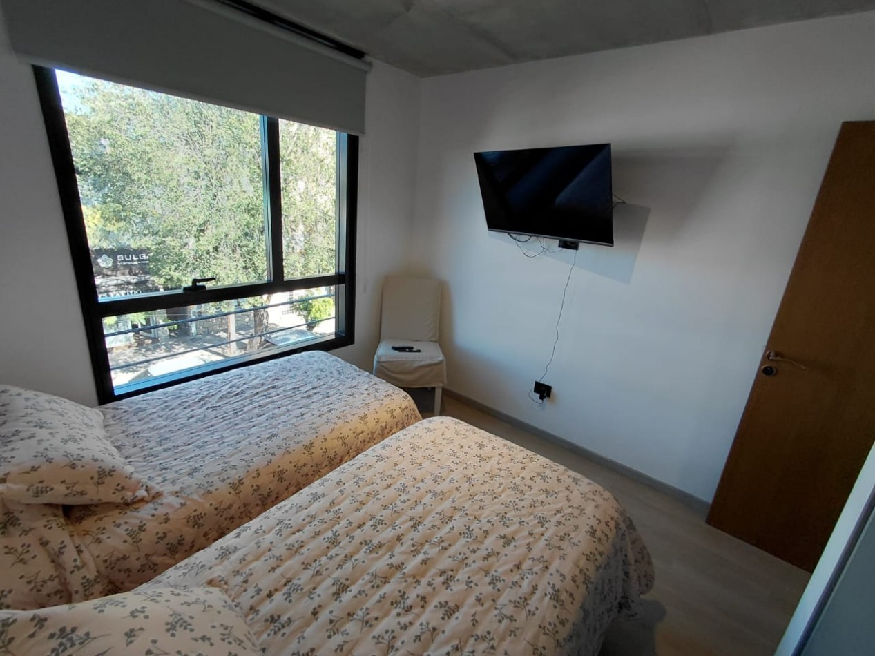 DEPARTAMENTO AL FRENTE CON BALCON SALIENTE ,COCHERA, AMUEBLADO Y AMENITIES