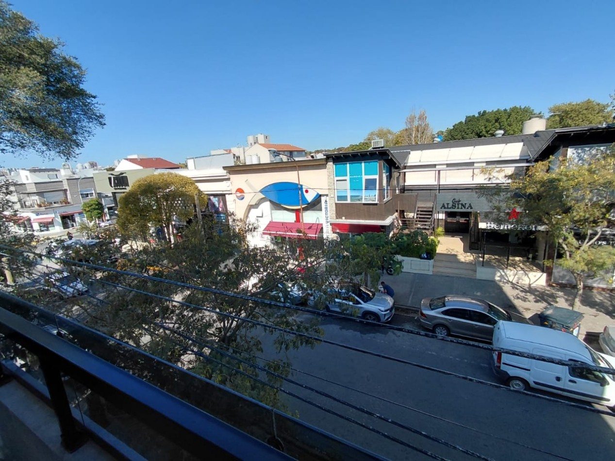 DEPARTAMENTO AL FRENTE CON BALCON SALIENTE ,COCHERA, AMUEBLADO Y AMENITIES