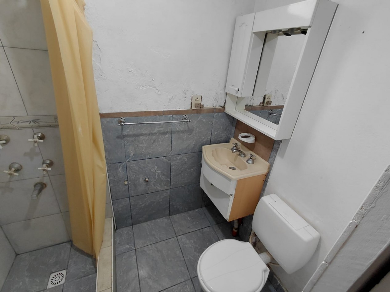 ALQUILER CASA TRES AMBIENTES CON JARDIN AL FRENTE