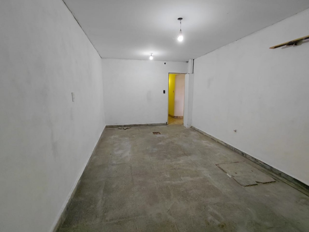 VENTA CHALET AL FRENTE CON GARAJE, PATIO Y JARDIN
