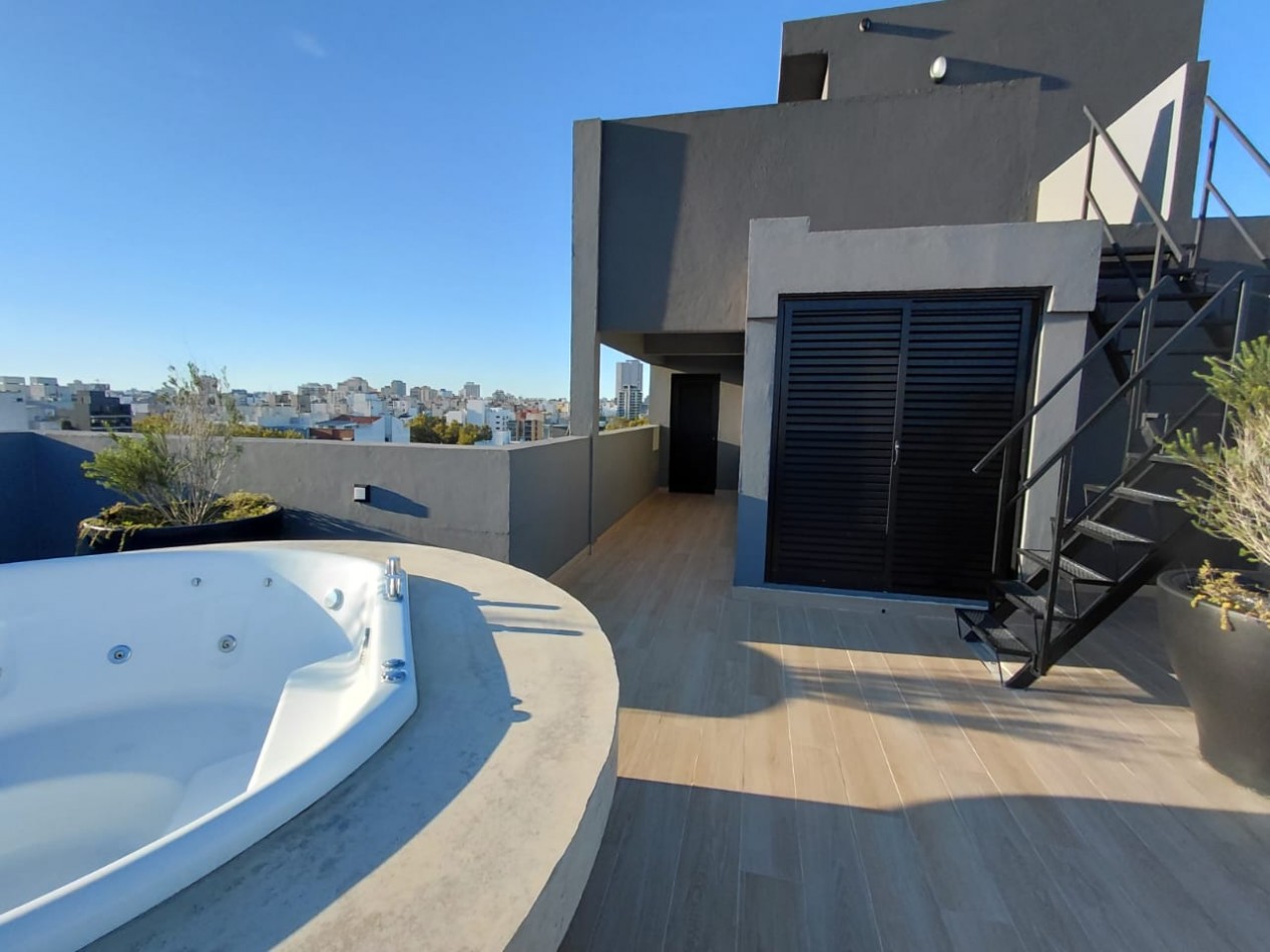 DEPARTAMENTO AL FRENTE CON BALCON SALIENTE ,COCHERA, AMUEBLADO Y AMENITIES