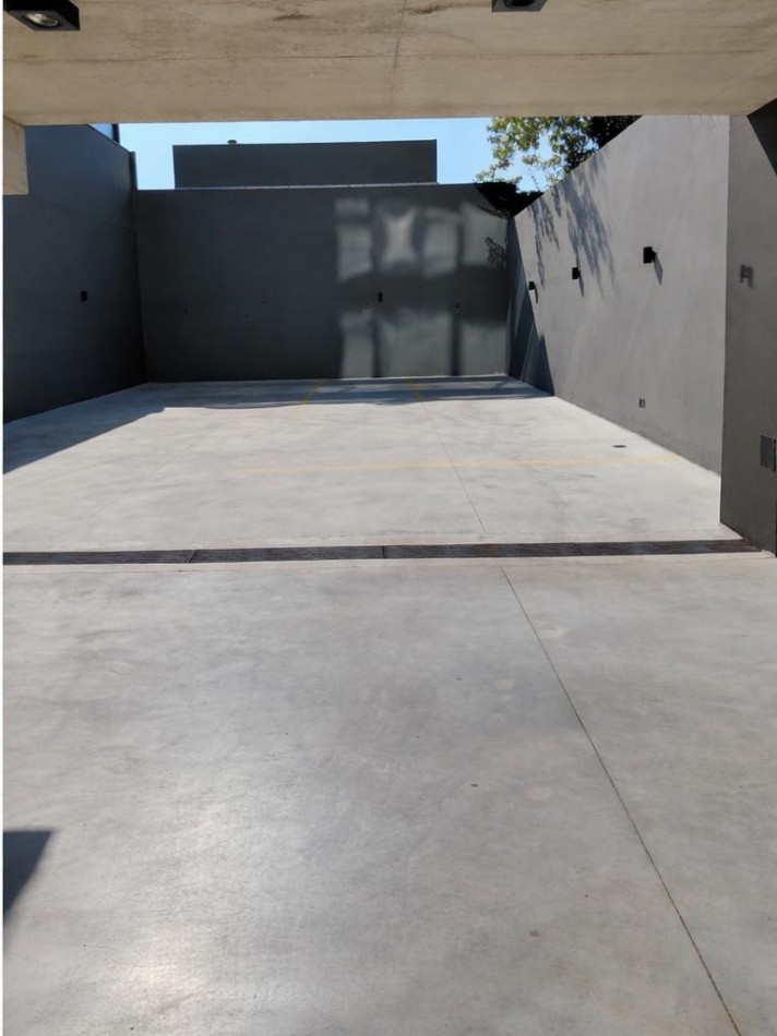 DEPARTAMENTO AL FRENTE CON BALCON SALIENTE ,COCHERA, AMUEBLADO Y AMENITIES