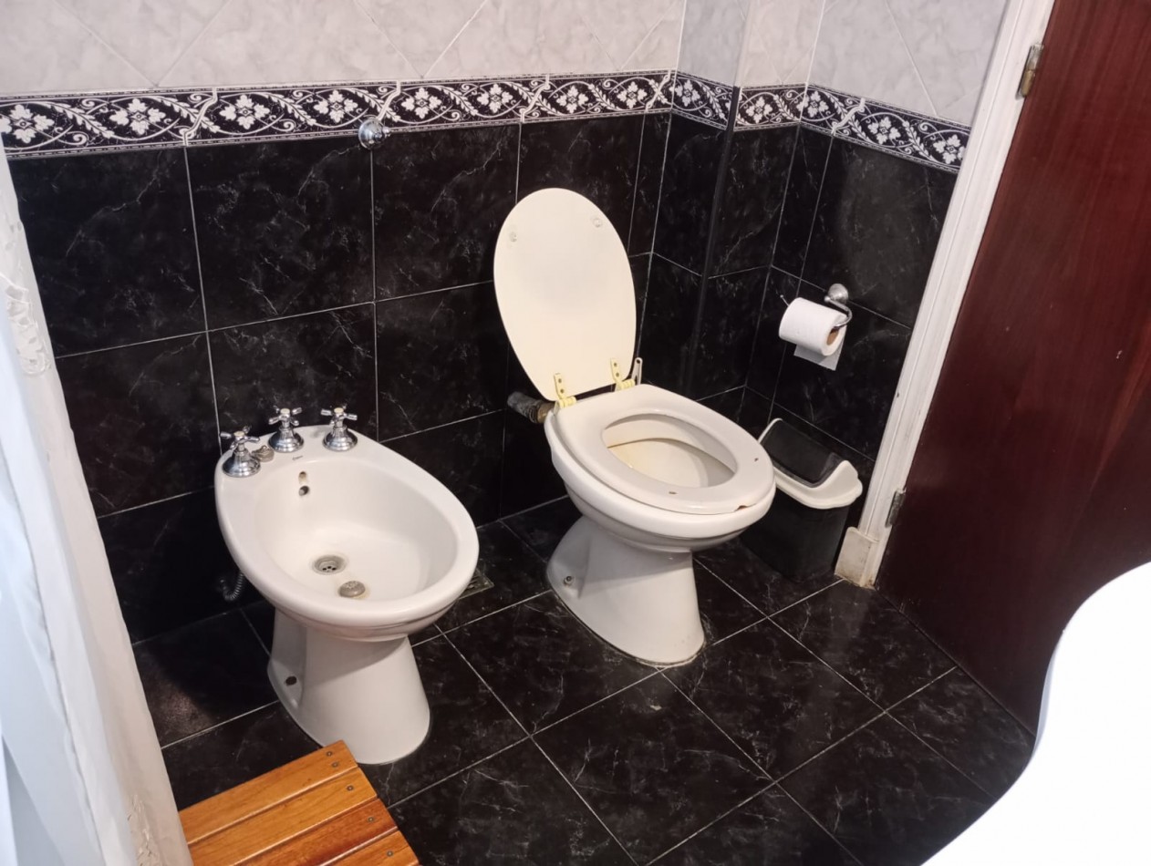 VENTA CASA 6 AMBIENTES AL FRENTE
